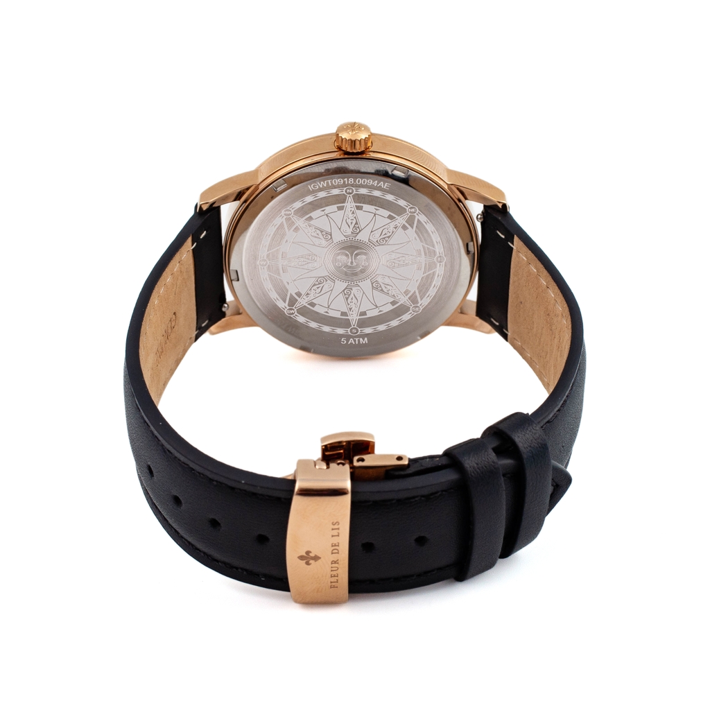 29-1-1727360466108 Close-up of watch