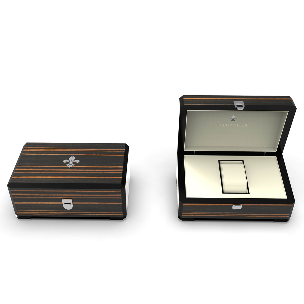 big-box-2-1727367444394-6d78864b-9221-43d4-b88b-62716a6209ba Close-up of watch